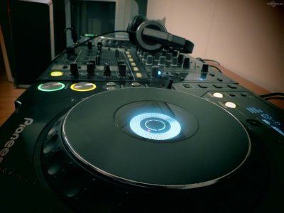 Show this booth : LuukZebregs's DJ -Booth Feb'13